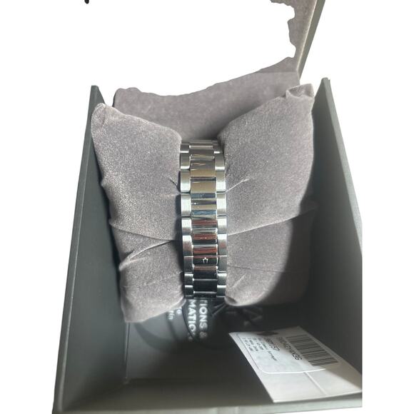 NIB Bulova Surveyor Quartz 96M157 Woman\'s Watch 34mm Silver Minimalist Classic main image 5